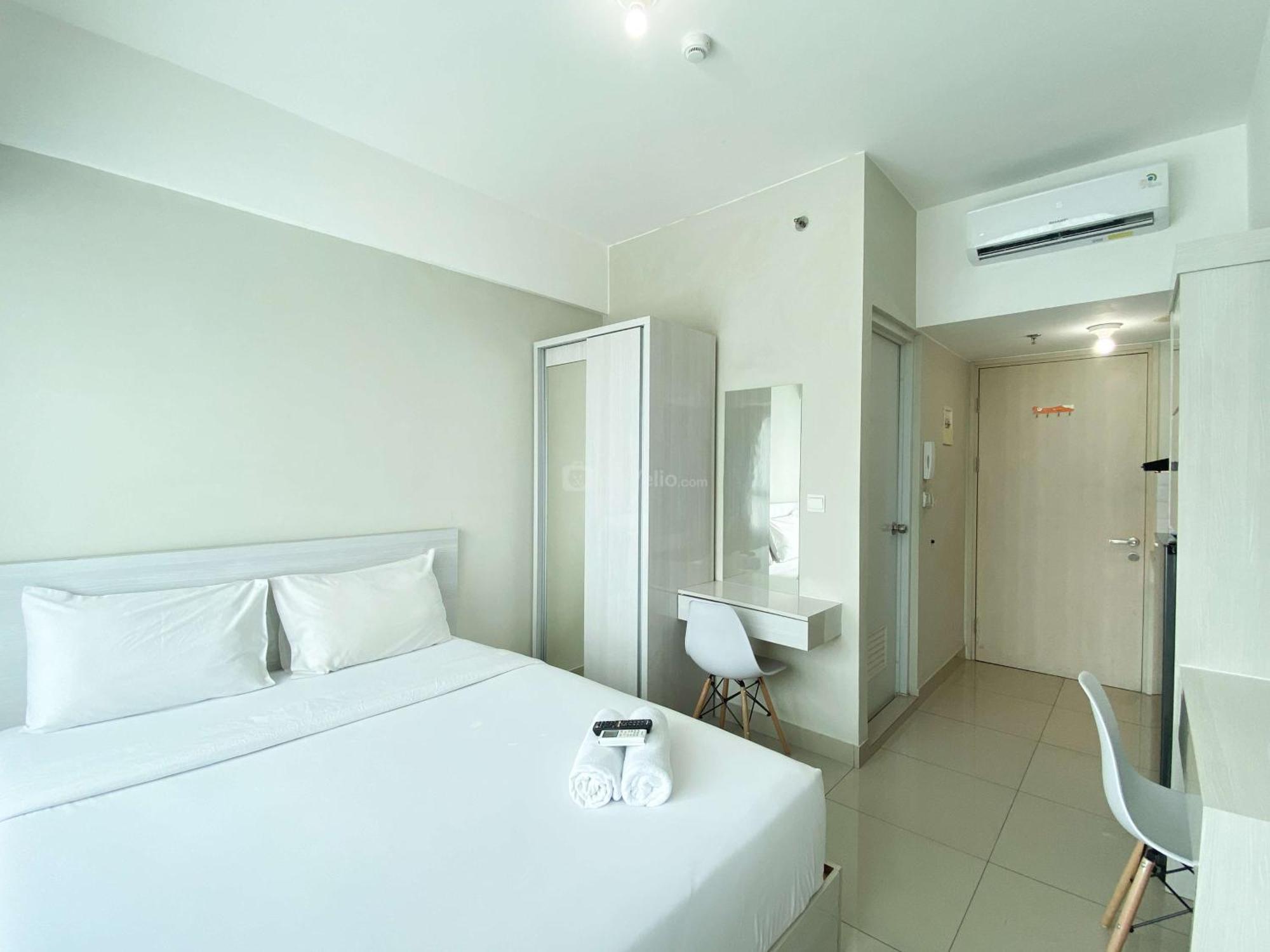 Restful And Simply Springlake Summarecon By Travelio Apartemen